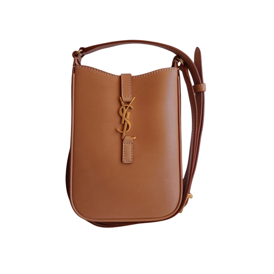 Pre-loved Saint Laurent Le 5 à 7 Handbag in excellent condition